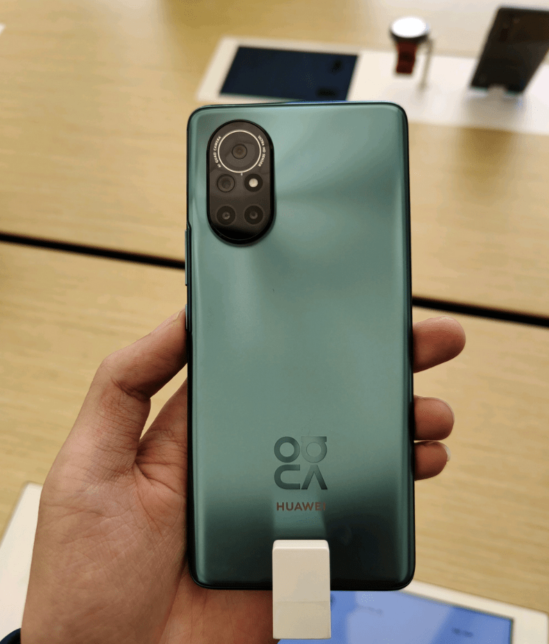 华为nova8真机现身,后置“大眼相机”颜值非凡