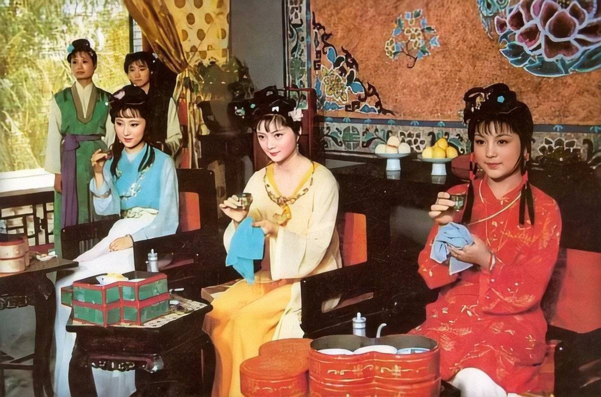 《红楼梦》里,贾府最后的靠山是王家?