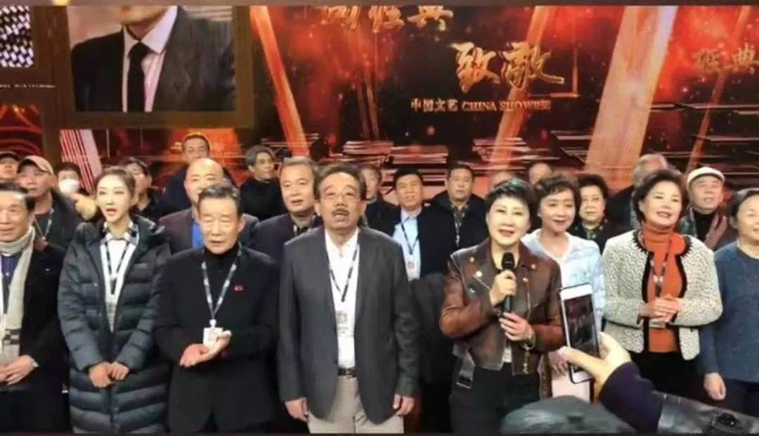 《渴望》剧组30年大欢聚!张凯丽李雪健黄梅莹罕见同框!93岁蓝天野状态佳!