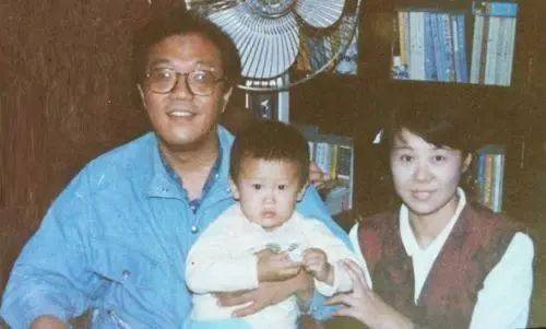 史铁生逝世10周年:在轮椅上度过了38年的他,为什么被称作“时代的巨人”?