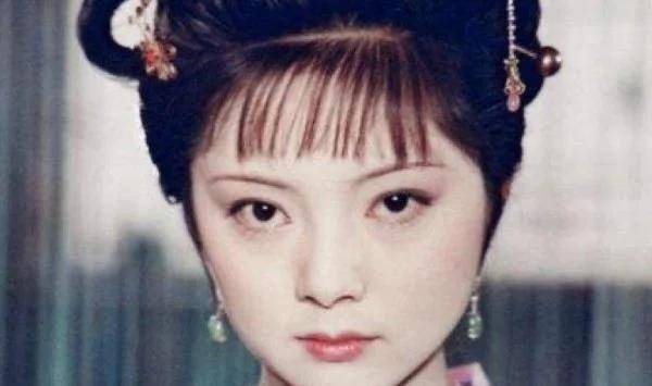 薛宝钗得的是什么病她自己没好意思说,脂砚斋10个字揭开她丑相