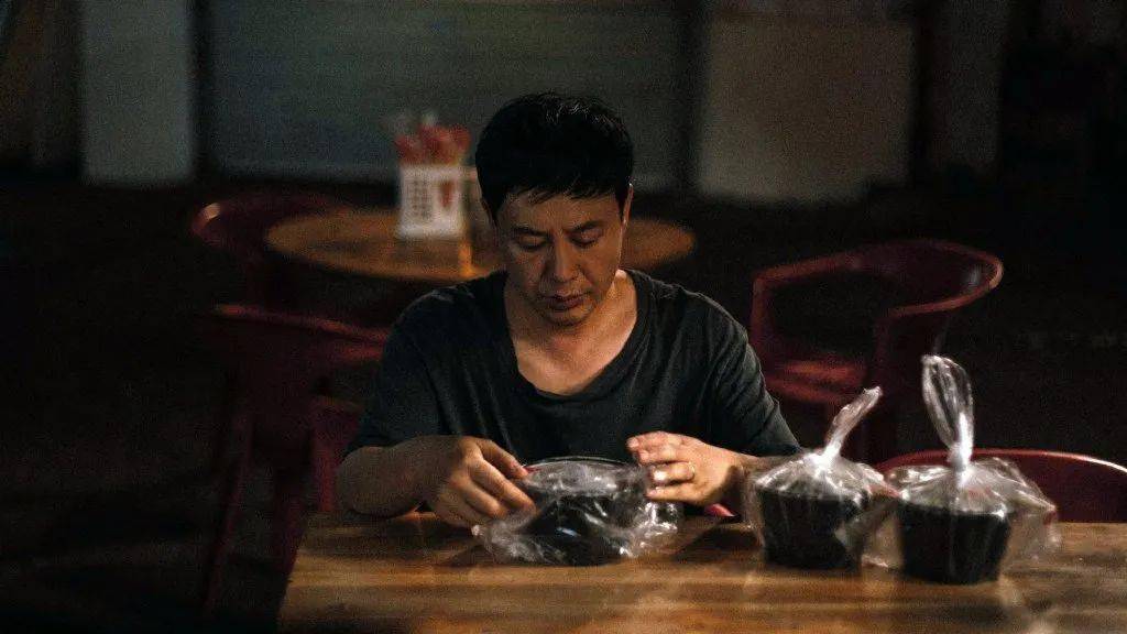 拿拍电影的态度来做剧,《隐秘的角落》不火才是不可思议