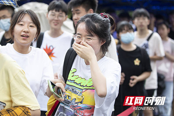 组图丨与青春说再见!他们向着“星辰大海”进发