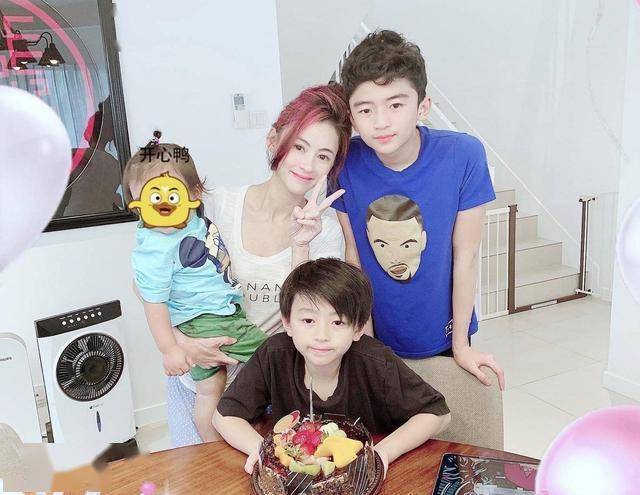 张柏芝晒13岁大儿子Lucas腹肌,被赞最帅星二代,越长越像谢霆锋