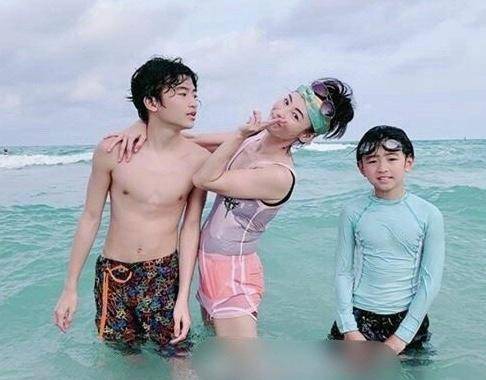 张柏芝晒13岁大儿子Lucas腹肌,被赞最帅星二代,越长越像谢霆锋