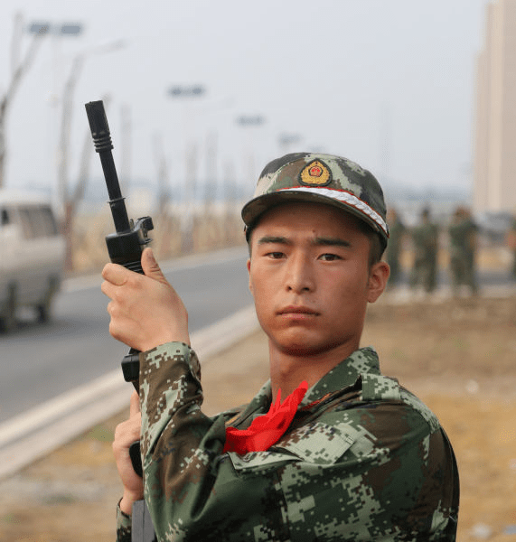 哪有岁月静好,不过是他们冲锋在前!