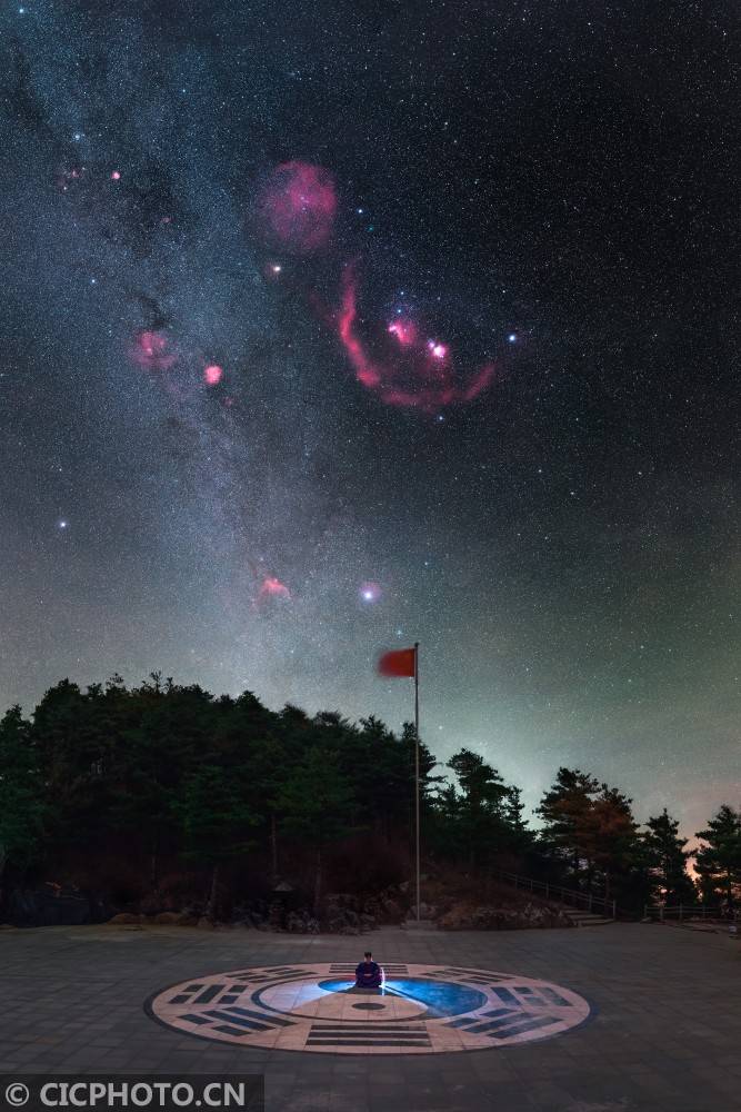 仰望天空:镜见中国绝美苍穹