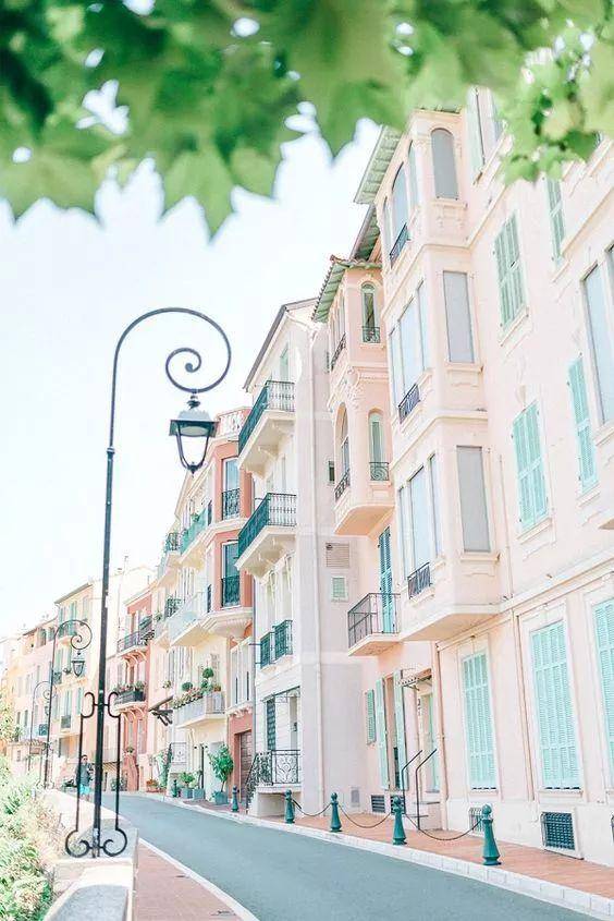 【转载】比颐和园还小,土豪比迪拜多,这个欧洲小国此生不去心难安