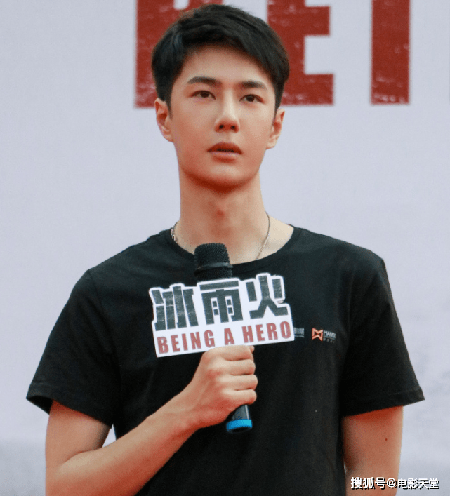 王一博新剧开机,脸颊浮肿状态差,短发造型撞脸杨洋