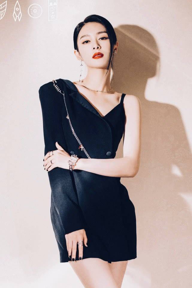 在新剧中出演女二号被夸,为角色去学芭蕾舞,我们可能低估了傅菁