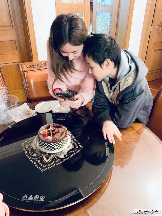 马景涛小21岁前妻近照状态佳,却遭嘲充气感严重,毫无当年少女感