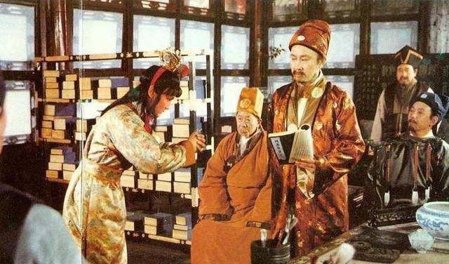 在贾母眼中贾府只是中等人家,那么红楼梦中的上等人家是什么样?