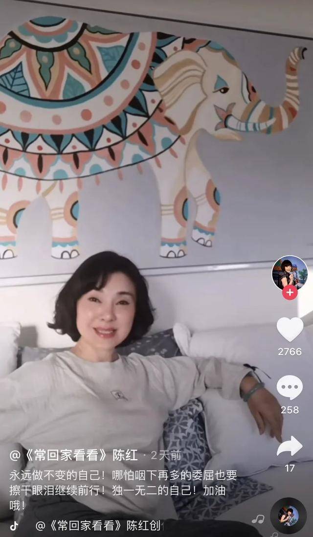 歌手陈红变整容脸,嘟嘟唇眯缝眼脸肿认不出,曾瘫痪如今跳女团舞