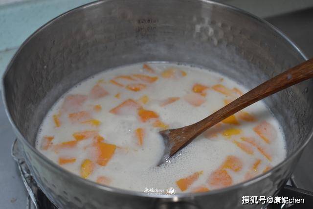 天气热,牛奶和芒果这做法火了,5分钟就做好,大人小孩都爱吃