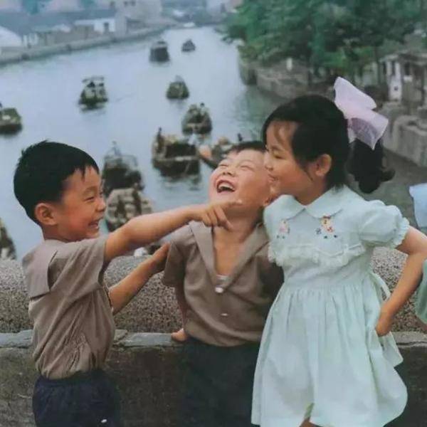 我们小时候,为啥不怕热?看完不许哭……