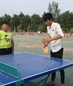 搞笑GIF趣图:被妹子锁住了,谁有破解之法