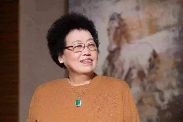百亿富婆与“唐僧”迟重瑞:30年相伴换百亿财产,家规让人生畏?