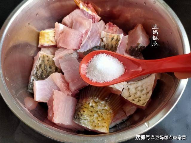 孩子考试,多吃鱼,学会这2招,鱼肉入味鱼皮不破,真好用