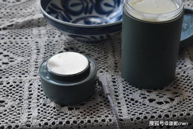 自制酸奶拉丝细腻顺滑,比买的实惠,夏天吃它清凉解暑又营养健康