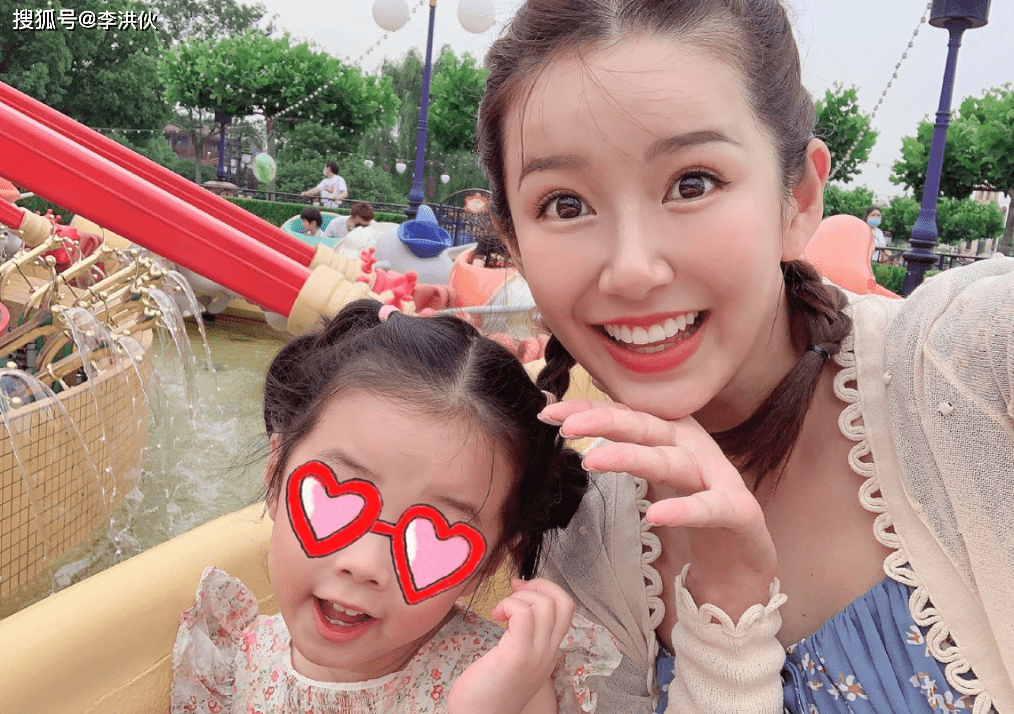 公开在一起5年终同框,陈赫与妻子蜜互怼,二胎后张子萱走向巅峰