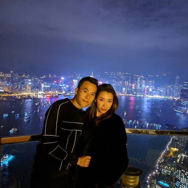 何猷启20岁小三美照曝光,长相清纯五官精致,与正宫不相伯仲