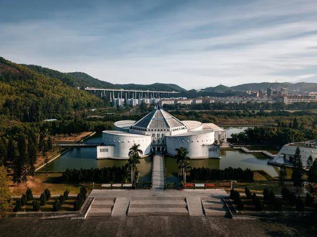 活在“有色滤镜”下的东莞,为什么永远不能被忘记?