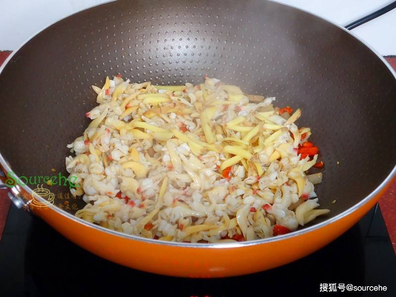 这菜上过舌尖上的中国,南方常有北方很少见,加贝壳肉炒太香了!