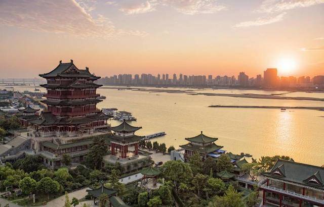 读李文朝将军词咏四大名楼(外一首)有感