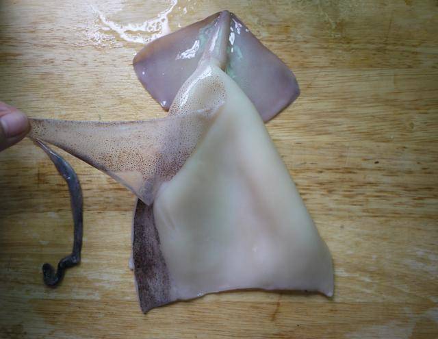 这肉比猪肉便宜多了,又鲜又解馋,10块钱能炒一盘,真值