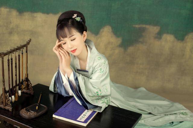 “离离原上草”张口就来,可是“离离”什么意思,却少有人知