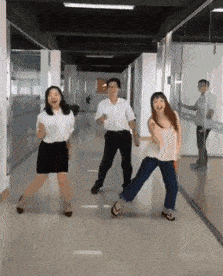 搞笑GIF趣图:讲真的,我全程只看男生