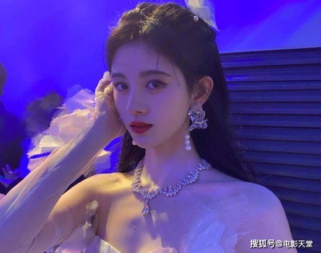 网友提名偶像包袱重的明星,“四千年”高票当选,鹿晗也上榜