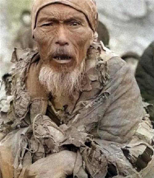 古代的穷人到底会多穷?清宫戏是骗人的,这组百年前旧照不忍直视