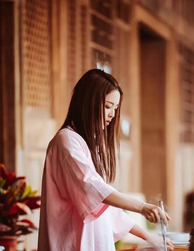 杨超越成收视毒药?《仲夏满天心》遇冷,为什么锦鲤光环不灵了?