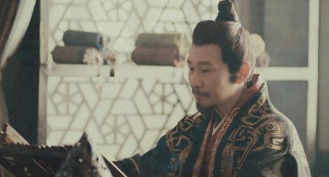曹操送给荀彧一食盒, 荀彧看后服毒自尽, 多年后儿子杀尽曹氏三族