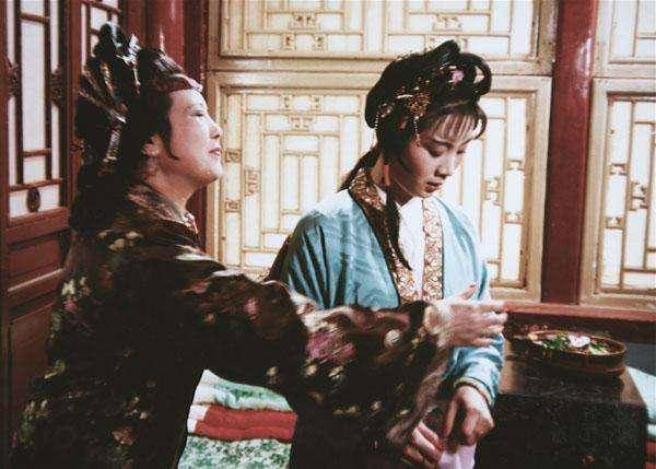 《红楼梦》里的鸳鸯抗婚是否错失了机会?如果她嫁给贾赦会怎样?