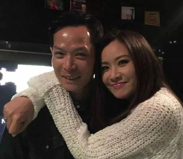 祸从口出的亚姐,自曝不堪往事毁掉事业,49岁孑然一身很孤独