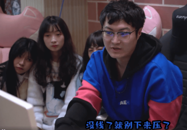 梦泪羡慕了,老帅受邀指点AG女队,颜值技术均在线!