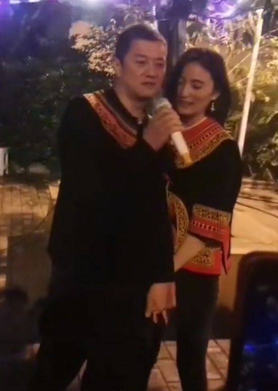 李亚鹏表白新女友,王菲的歌嗨翻全场,难忘前妻还是在蹭热度?