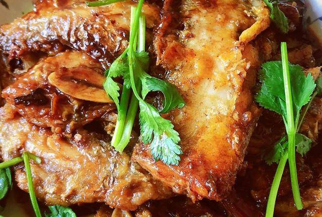 做红烧带鱼时,记得多加一味料,鲜美可口,腥味全无