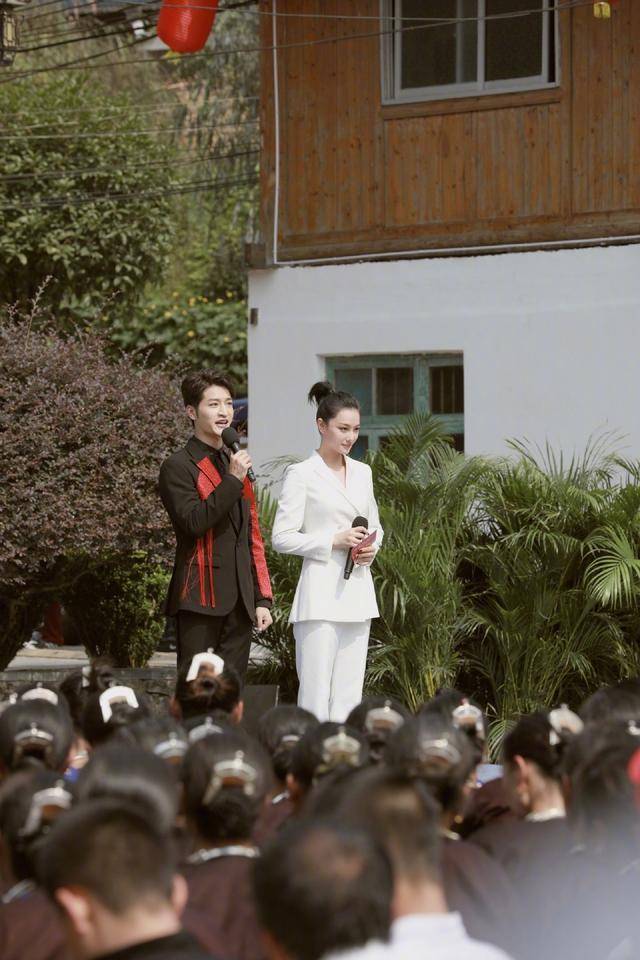 张馨予现身金鸡奖,分享人生第二次主持经历:紧张到忘记吸肚子