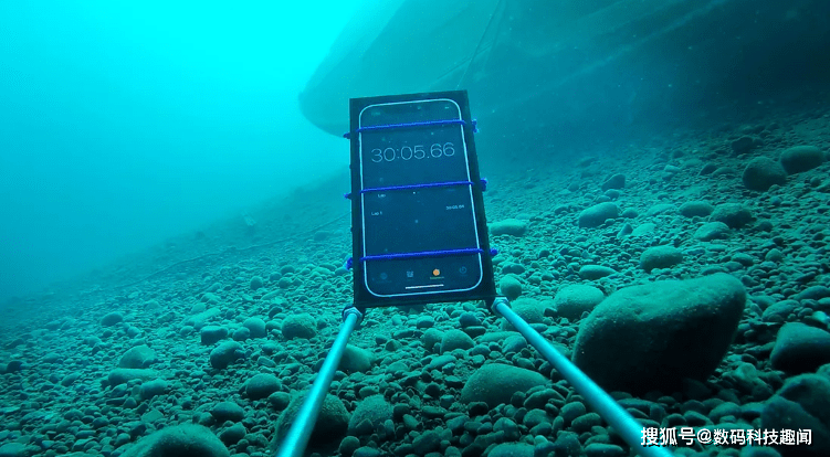 iPhone 12极限防水测试,结果喇叭声音出状况