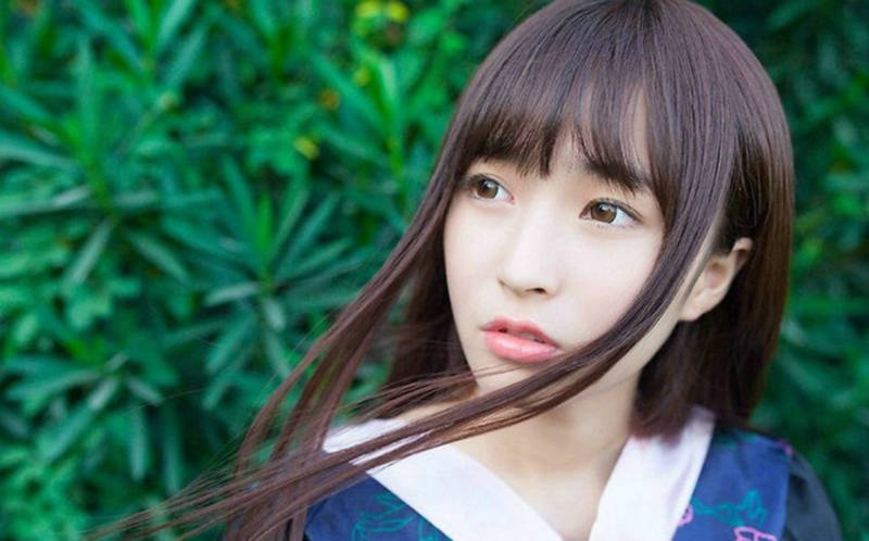 GIF搞笑趣图:后面的姑娘漂亮的多