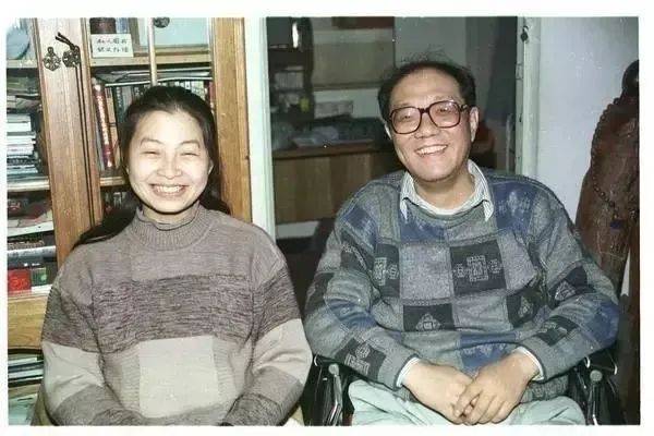 史铁生逝世10周年:在轮椅上度过了38年的他,为什么被称作“时代的巨人”?