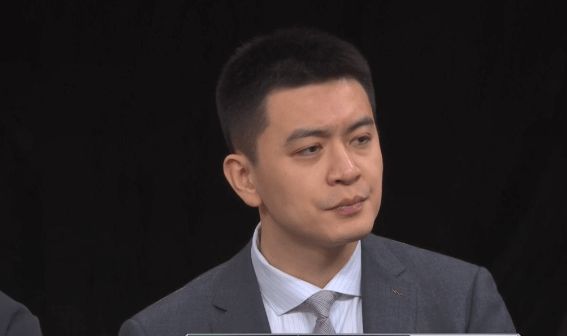 西蒙斯两场只打6分钟,杨鸣正式给出回应,郭艾伦不满赛程安排