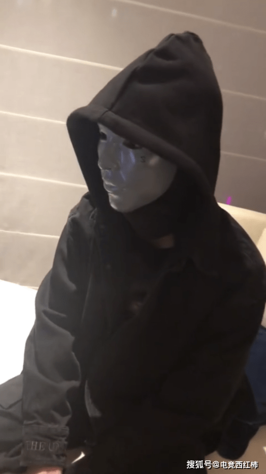 张大仙的真名是张宏发,小浪浪的真名誓静柱富来,得知骚白真名,网友:太土