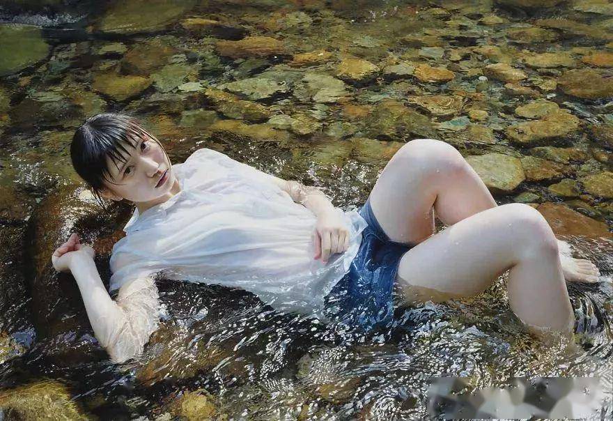 超现实主义:死磕15年,他笔下的少女图,逼真得无法想象