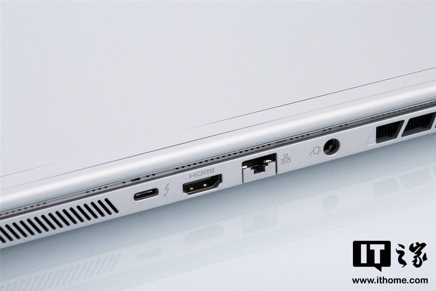 机械革命Umi Pro II笔记本评测:可以塞进包里的移动“游戏本