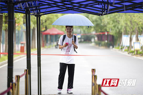 组图丨与青春说再见!他们向着“星辰大海”进发