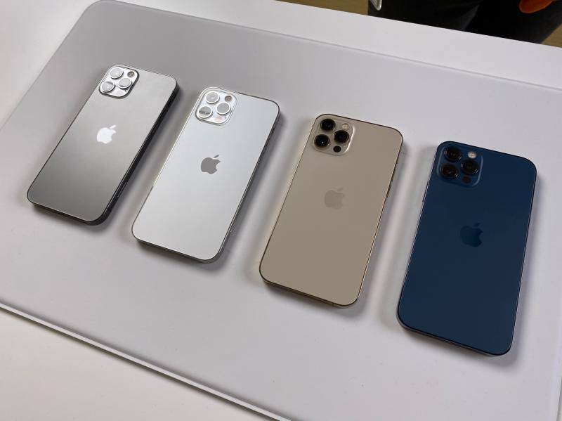 多图丨苹果新品iPhone12系列长啥样?带你现场看真机